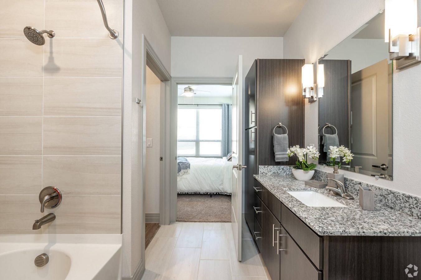 Creekside at Hudson Oaks - bathroom